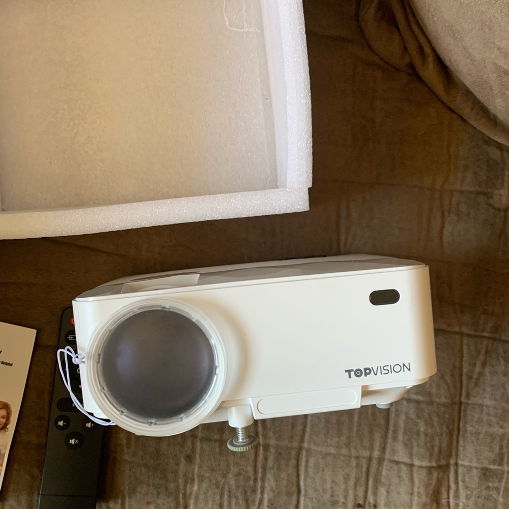Portable LED projector - Picture 3 of 6